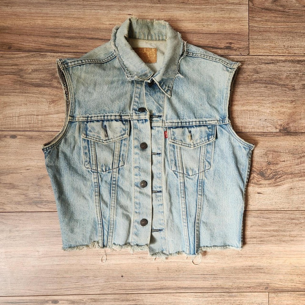 Levi's Deconstructed Distressed Denim Vest Light Wash Raw Hem Size 40